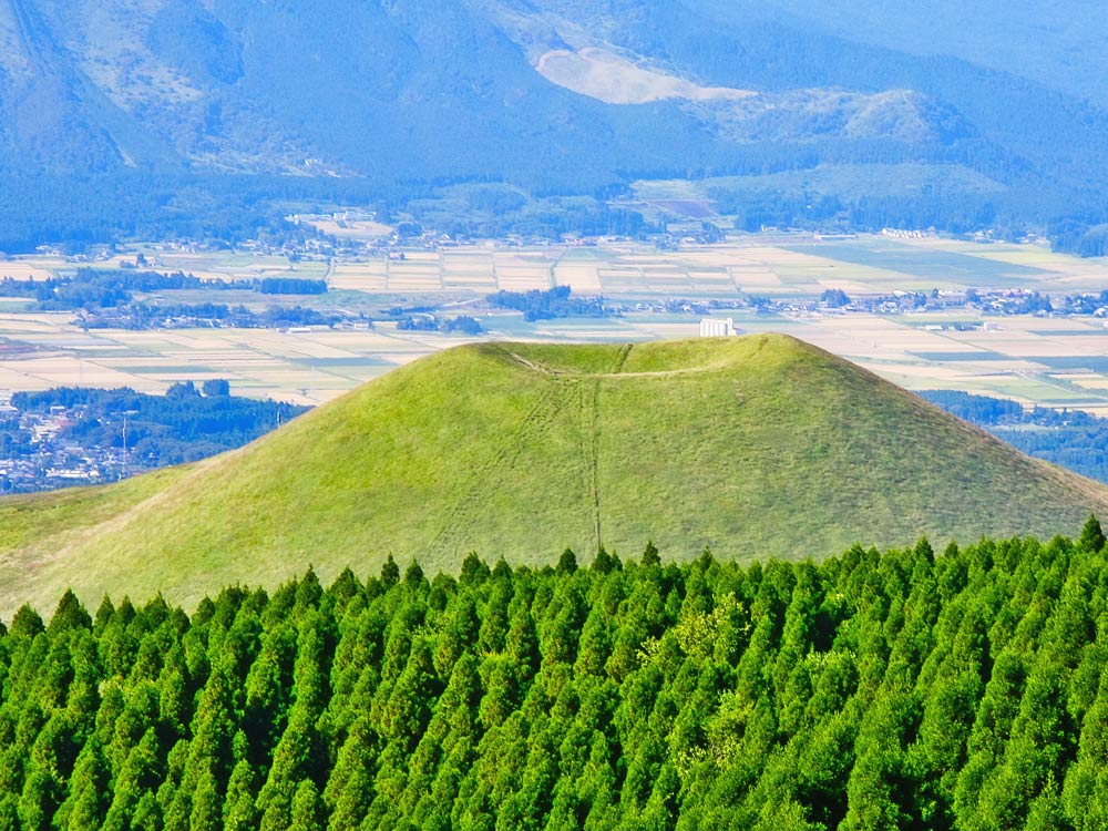 阿蘇の「米塚」という山