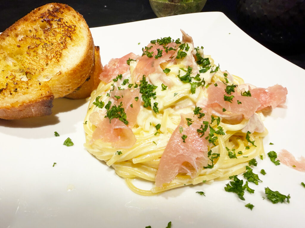 本日のパスタ クリームソース仕立て